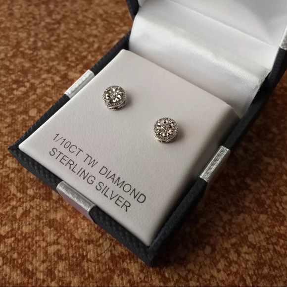 🎉 1/10 CT Natural Diamond Sterling Halo Studs - Picture 2 of 3